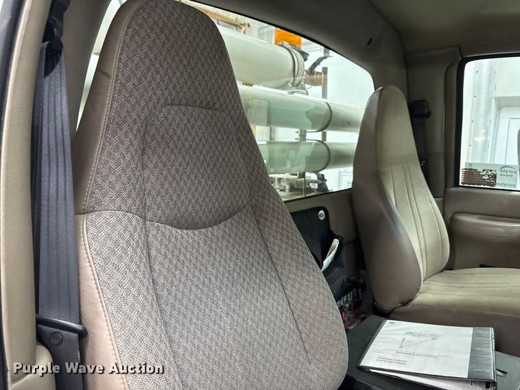 image for item FK1128 2005 GMC C8500 digger derrick truck