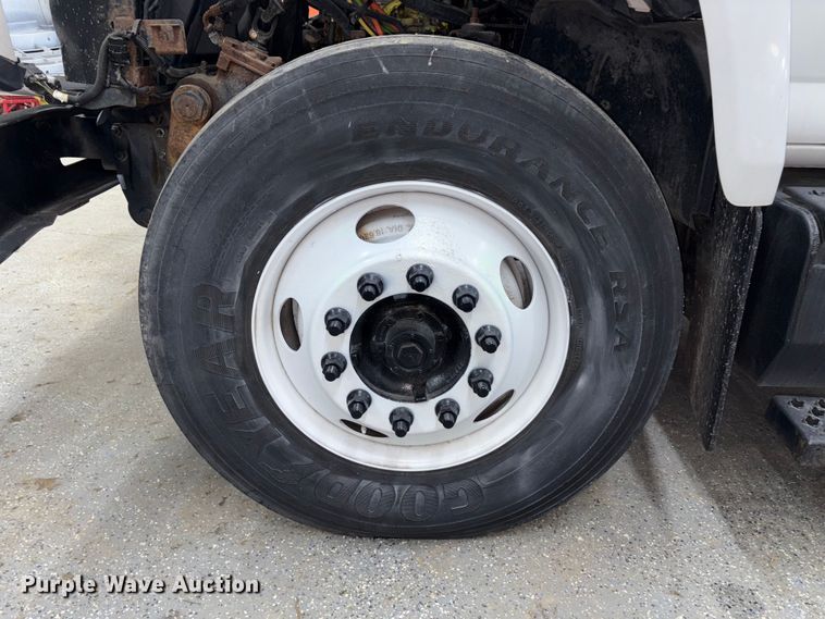 image for item FK1128 2005 GMC C8500 digger derrick truck