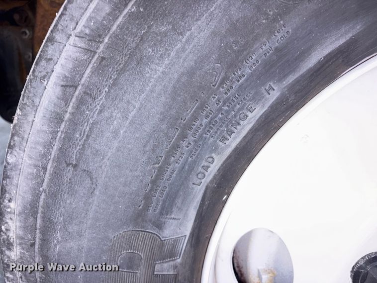 image for item FK1128 2005 GMC C8500 digger derrick truck