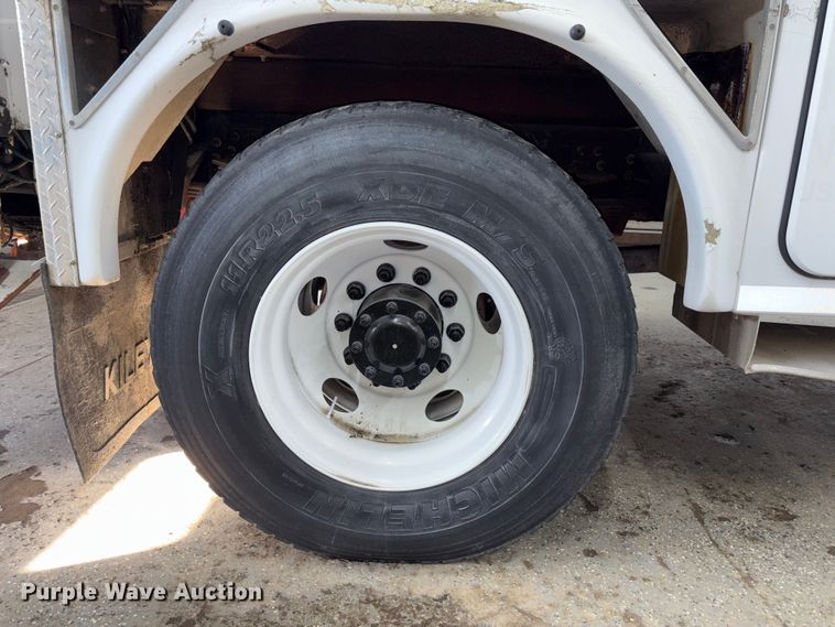 image for item FK1128 2005 GMC C8500 digger derrick truck