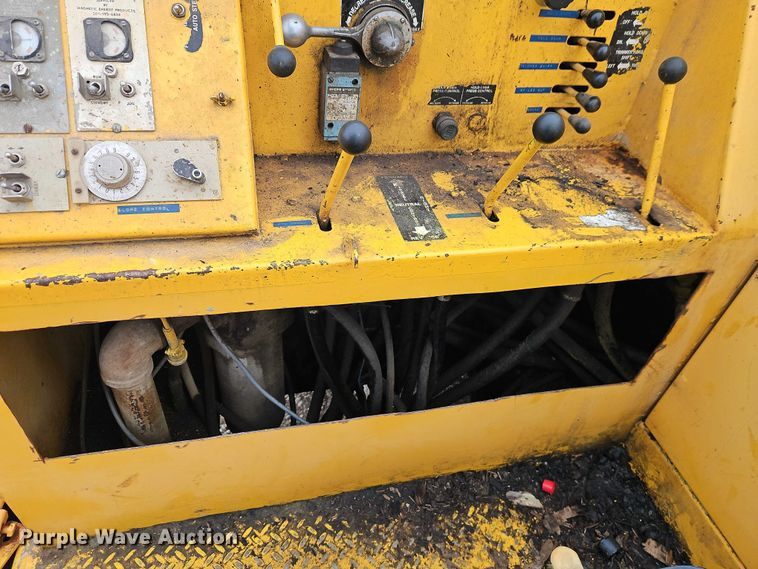 image for item FN5552 Gomaco GT6200 curb machine