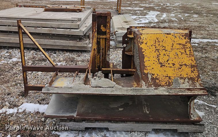 image for item FN5552 Gomaco GT6200 curb machine