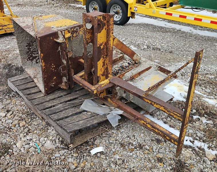 image for item FN5552 Gomaco GT6200 curb machine