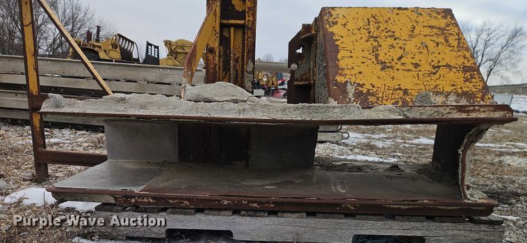 image for item FN5552 Gomaco GT6200 curb machine