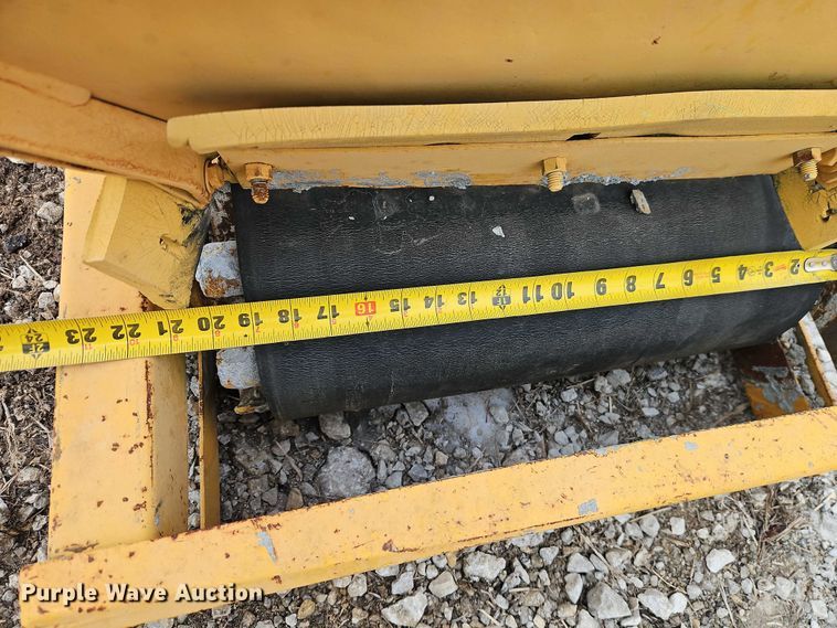 image for item FN5552 Gomaco GT6200 curb machine