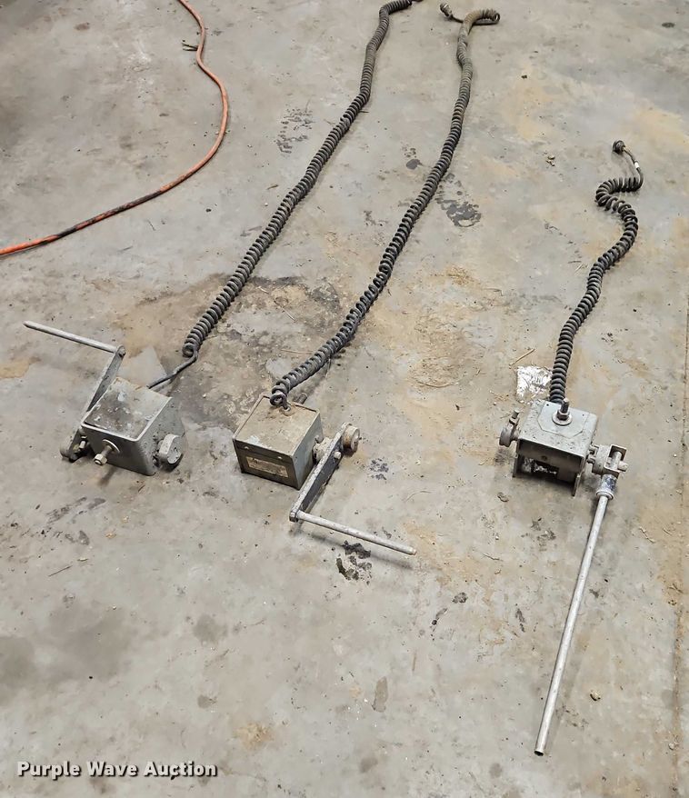 image for item FN5552 Gomaco GT6200 curb machine