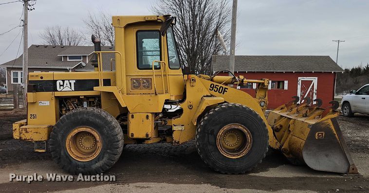 image for item FN5556 1992 Caterpillar 950F wheel loader
