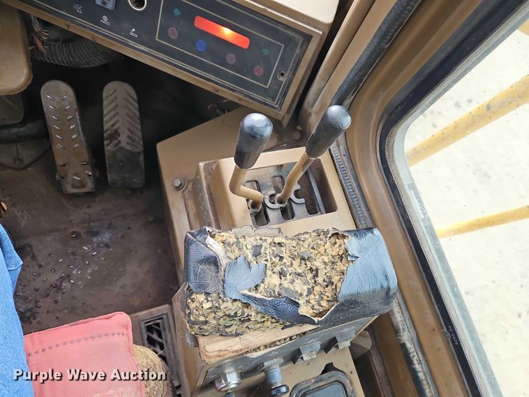 image for item FN5556 1992 Caterpillar 950F wheel loader