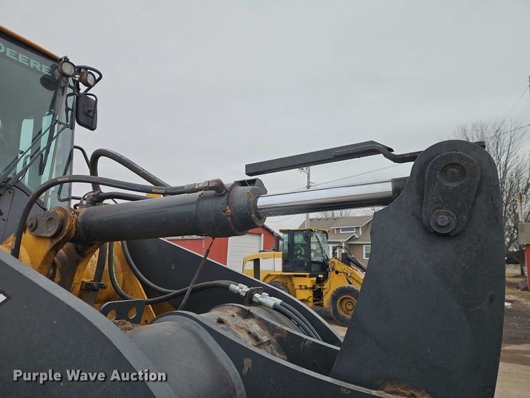 image for item FN5558 2015 John Deere 624K wheel loader