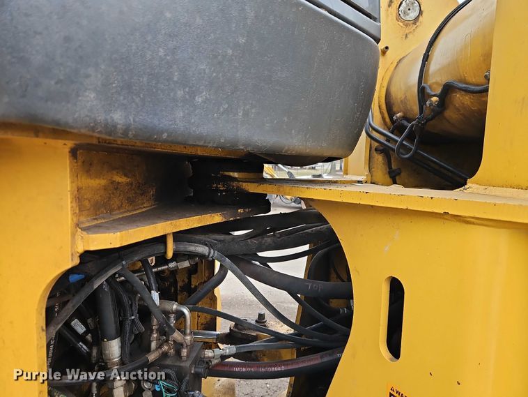 image for item FN5558 2015 John Deere 624K wheel loader