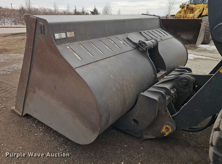 image for item FN5558 2015 John Deere 624K wheel loader