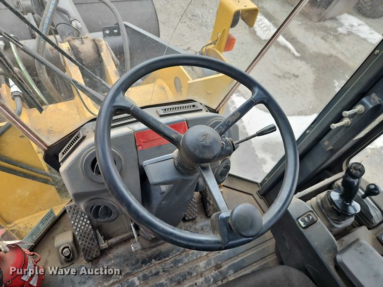 image for item FN5558 2015 John Deere 624K wheel loader