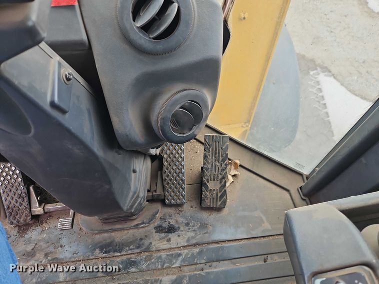 image for item FN5558 2015 John Deere 624K wheel loader