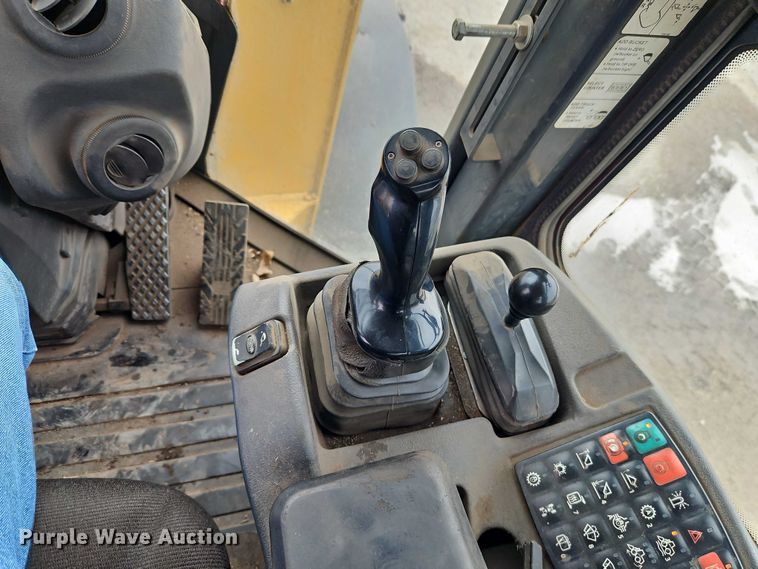 image for item FN5558 2015 John Deere 624K wheel loader