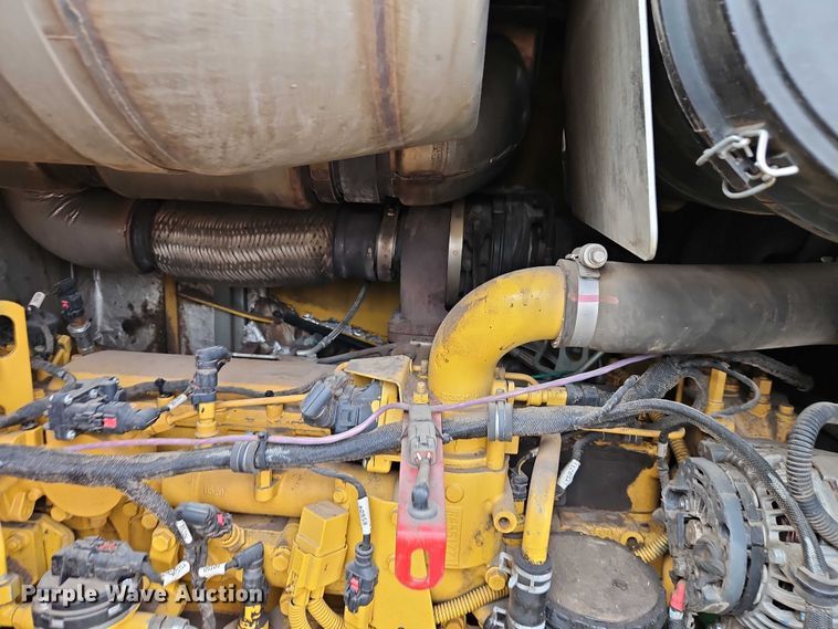 image for item FN5558 2015 John Deere 624K wheel loader