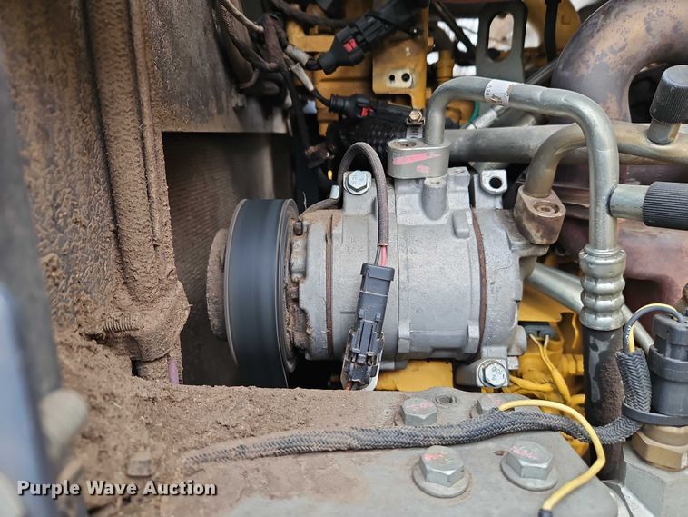 image for item FN5558 2015 John Deere 624K wheel loader