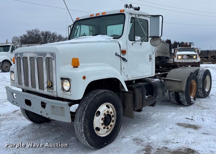 image for item FO3501 1999 International 2574 semi truck