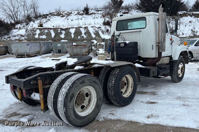 image for item FO3501 1999 International 2574 semi truck