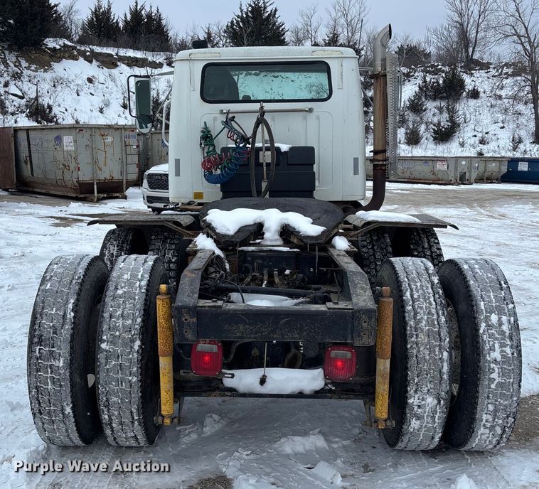 image for item FO3501 1999 International 2574 semi truck