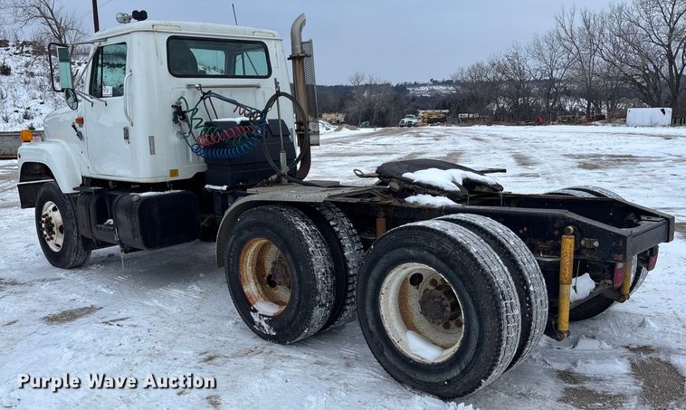 image for item FO3501 1999 International 2574 semi truck
