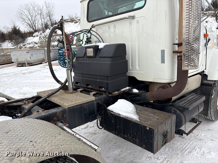 image for item FO3501 1999 International 2574 semi truck