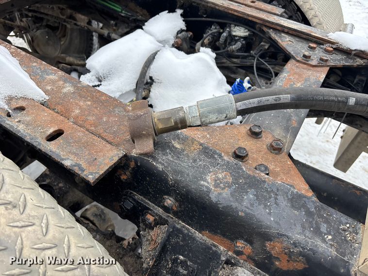 image for item FO3501 1999 International 2574 semi truck