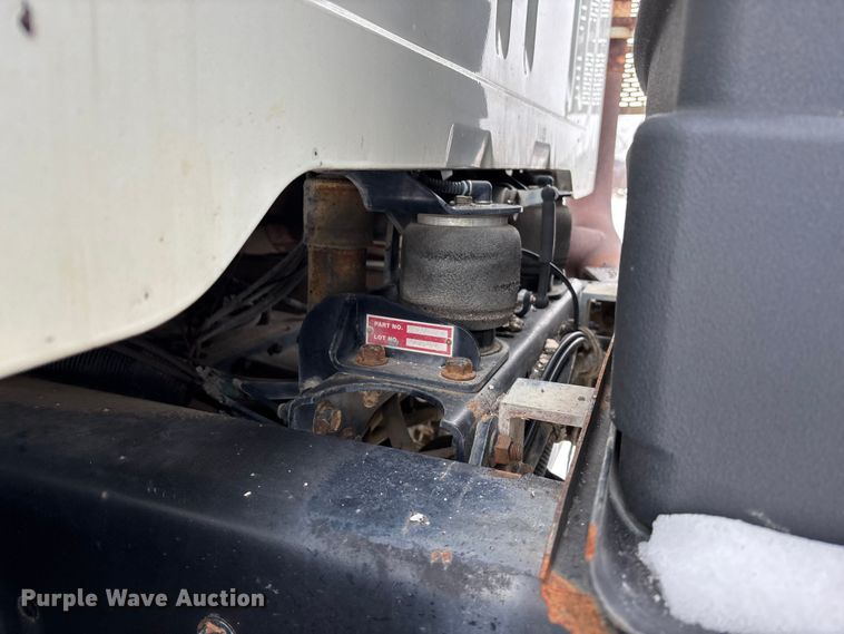 image for item FO3501 1999 International 2574 semi truck