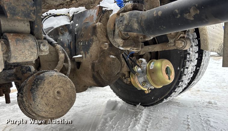 image for item FO3501 1999 International 2574 semi truck