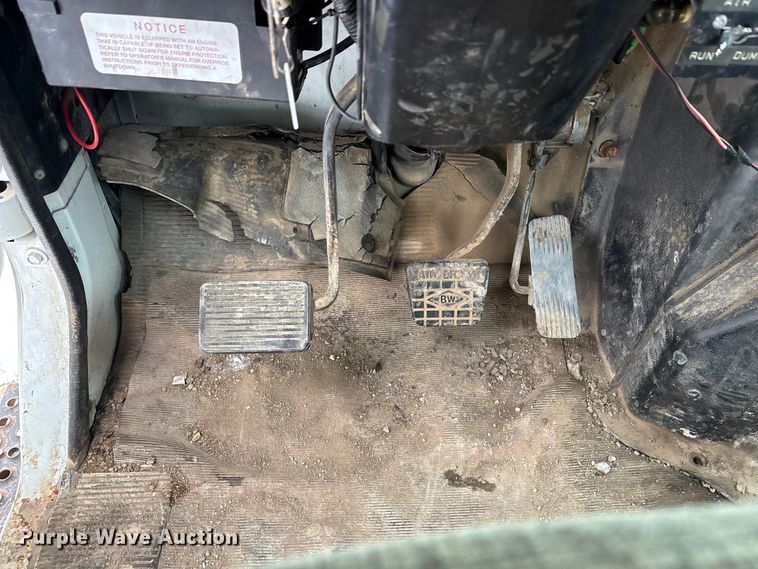 image for item FO3501 1999 International 2574 semi truck