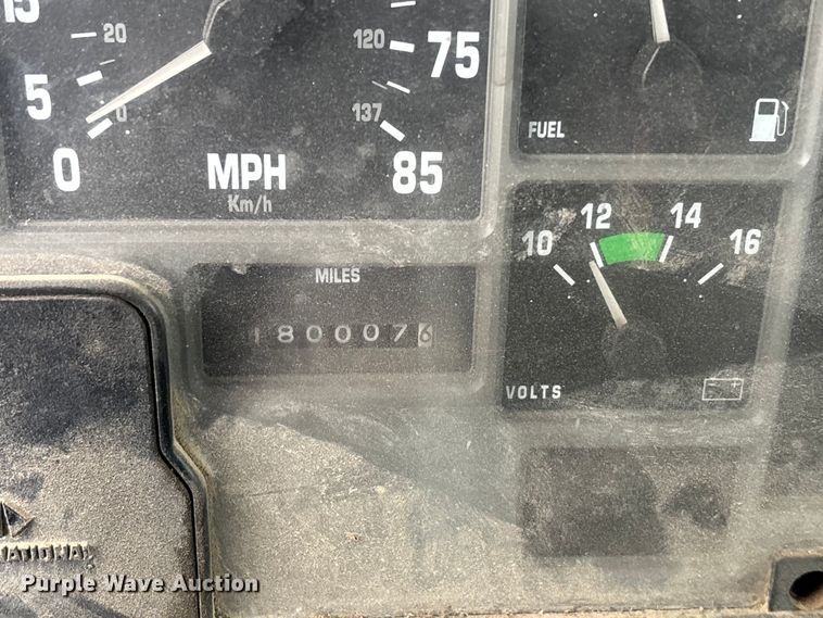 image for item FO3501 1999 International 2574 semi truck