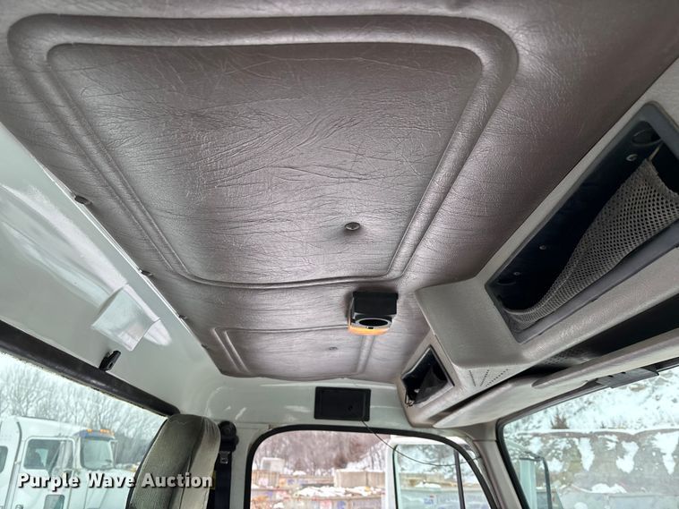 image for item FO3501 1999 International 2574 semi truck