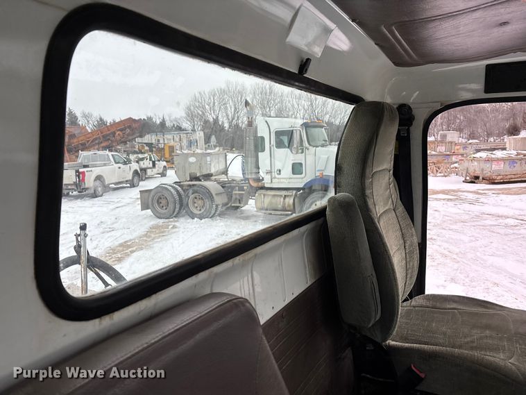 image for item FO3501 1999 International 2574 semi truck