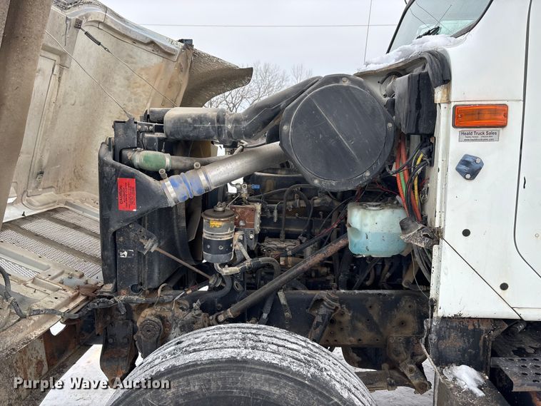 image for item FO3501 1999 International 2574 semi truck