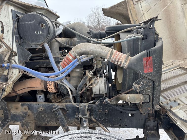 image for item FO3501 1999 International 2574 semi truck