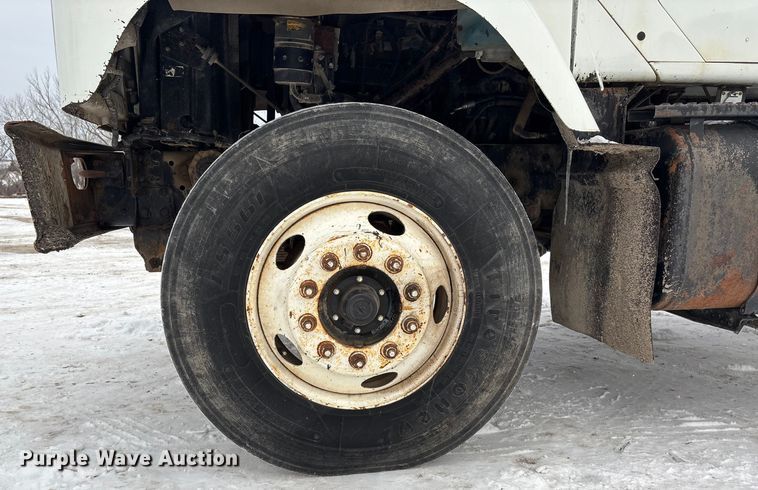 image for item FO3501 1999 International 2574 semi truck