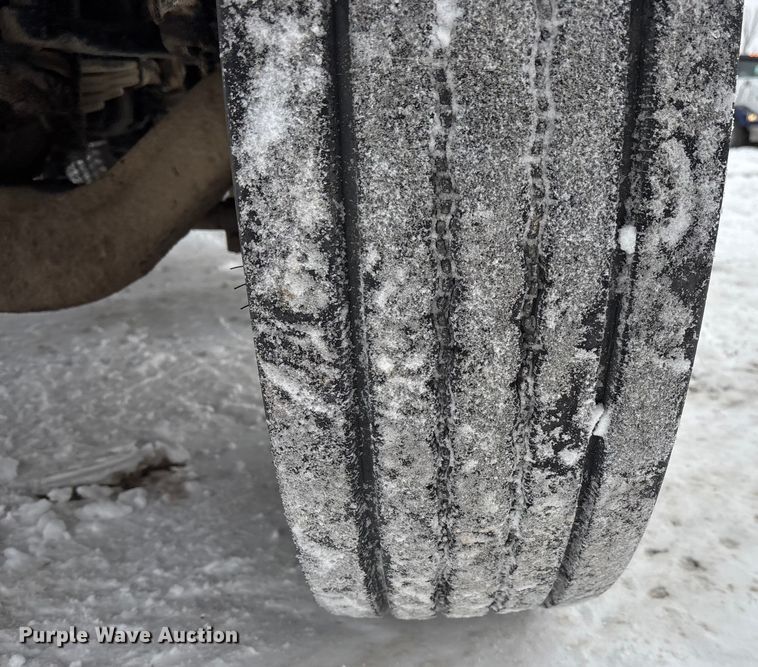 image for item FO3501 1999 International 2574 semi truck