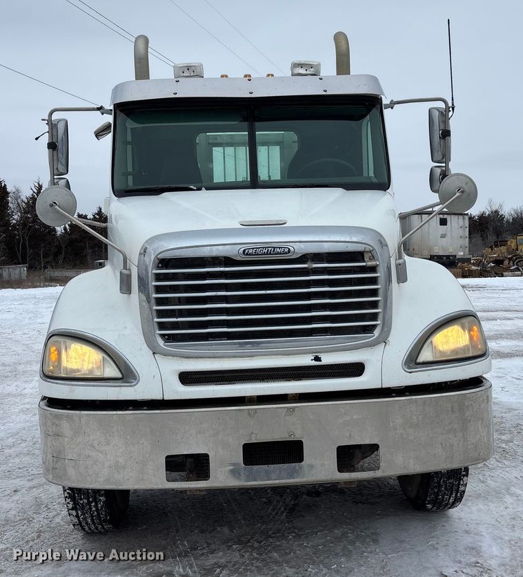 image for item FO3502 2006 Freightliner Columbia semi truck