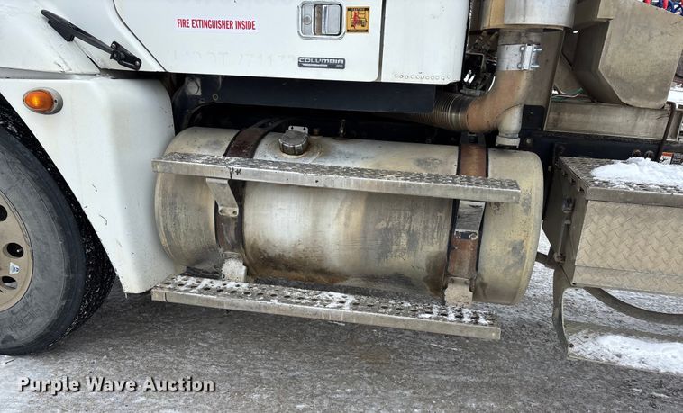 image for item FO3502 2006 Freightliner Columbia semi truck