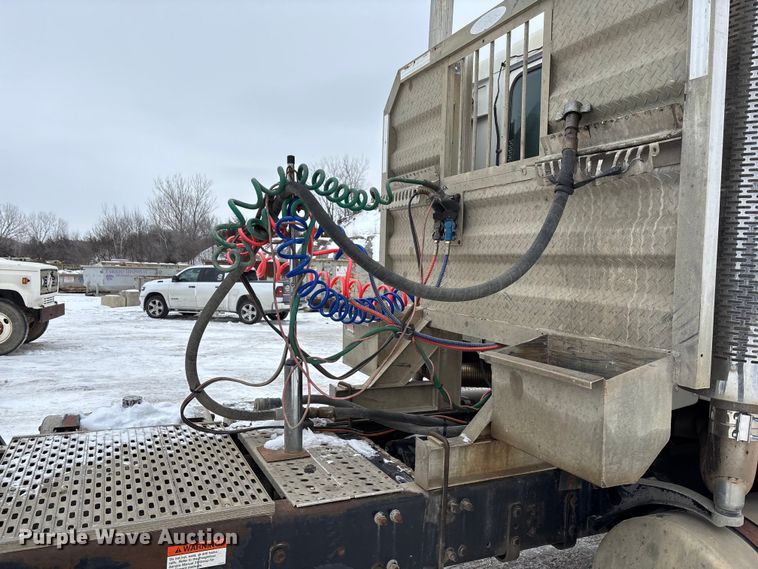 image for item FO3502 2006 Freightliner Columbia semi truck