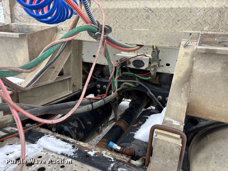 image for item FO3502 2006 Freightliner Columbia semi truck