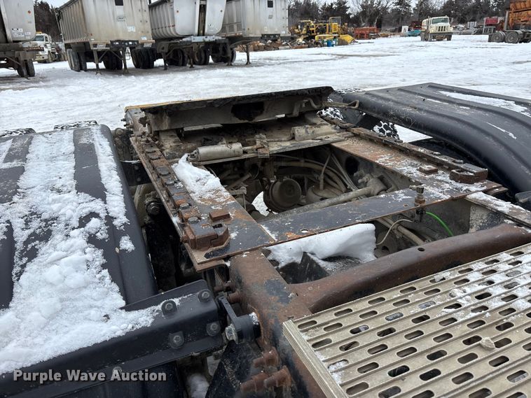 image for item FO3502 2006 Freightliner Columbia semi truck