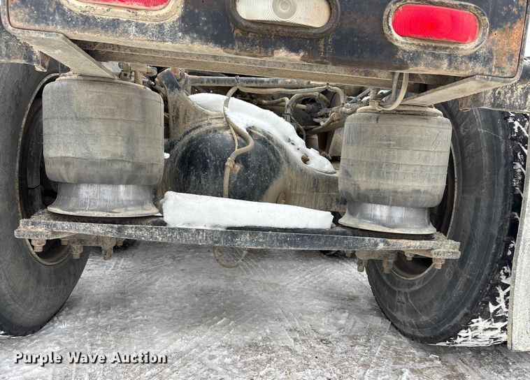 image for item FO3502 2006 Freightliner Columbia semi truck