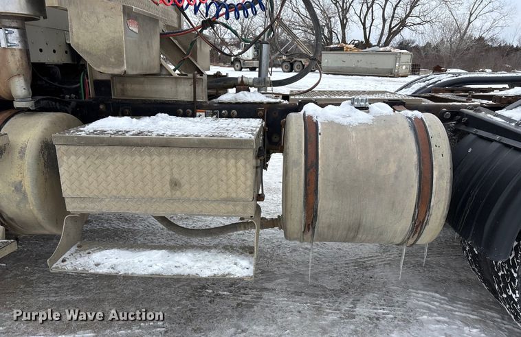 image for item FO3502 2006 Freightliner Columbia semi truck