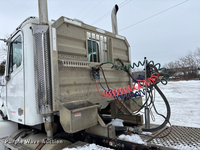 image for item FO3502 2006 Freightliner Columbia semi truck