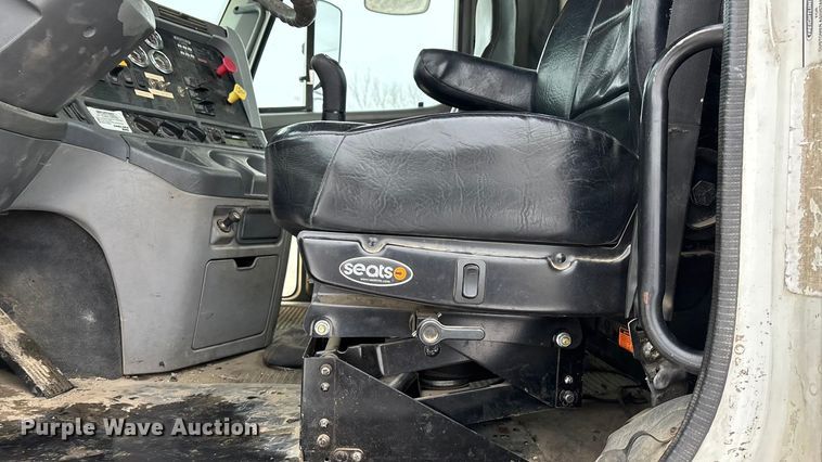 image for item FO3502 2006 Freightliner Columbia semi truck