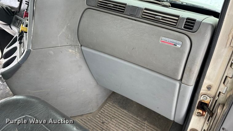 image for item FO3502 2006 Freightliner Columbia semi truck