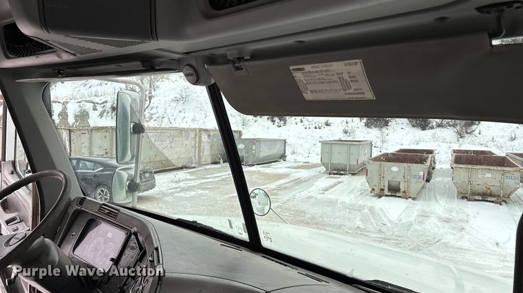 image for item FO3502 2006 Freightliner Columbia semi truck