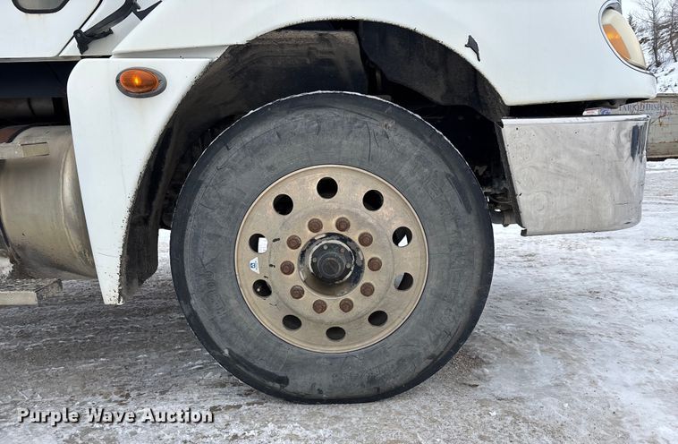 image for item FO3502 2006 Freightliner Columbia semi truck