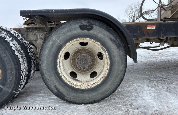 image for item FO3502 2006 Freightliner Columbia semi truck