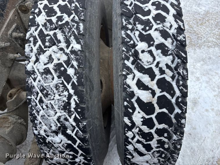 image for item FO3502 2006 Freightliner Columbia semi truck